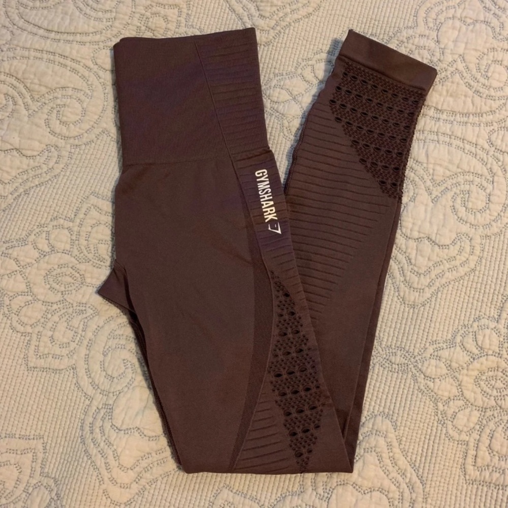 Gym shark leggings